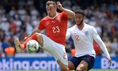 开云体育中国-安普尔与英格兰大战，中场带球制胜