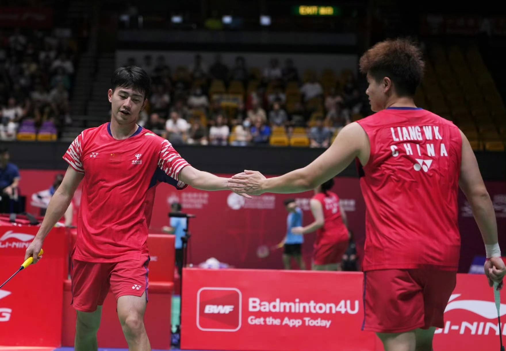 印尼羽毛球队轻取中国羽毛球队，马琳三分雨点燃全场