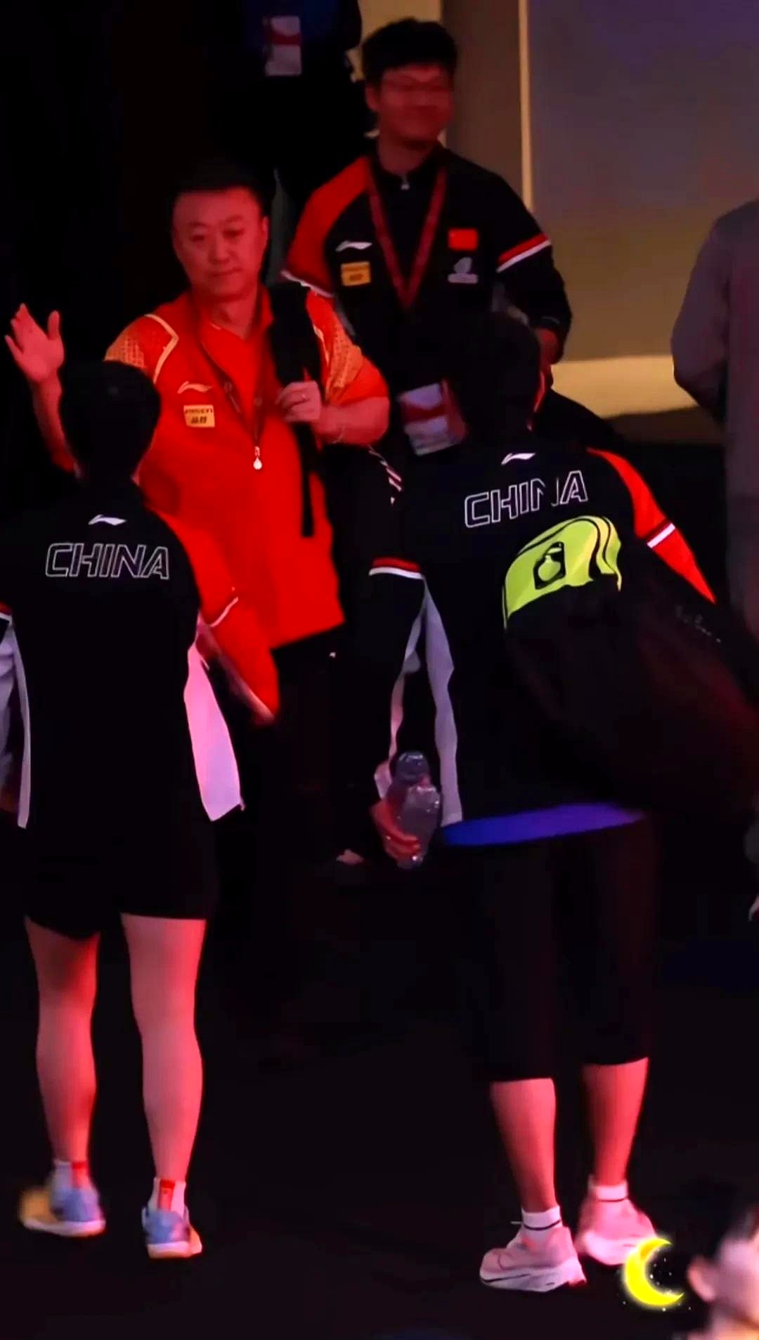 印尼羽毛球队轻取中国羽毛球队，马琳三分雨点燃全场