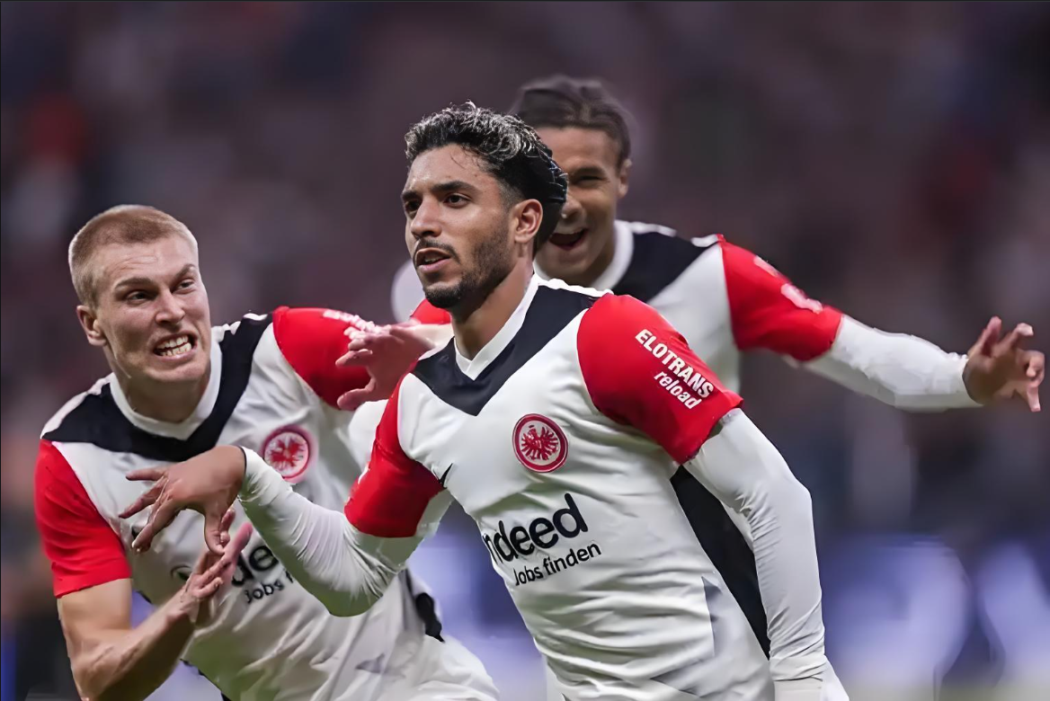 阿贾克斯表现出色，提前晋级半决赛的简单介绍