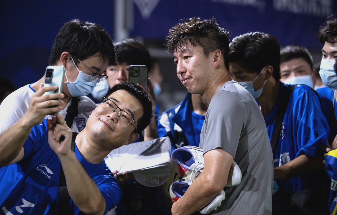 中超赛事掀起高潮，球员全力备战挑战之战的简单介绍