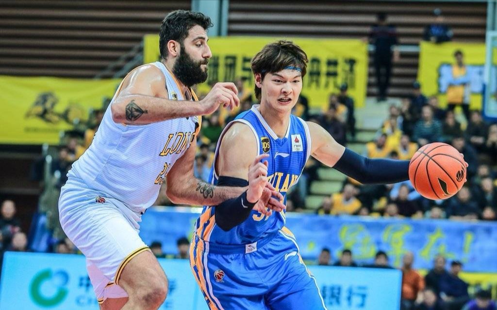 包含怀特海鹿渴望在法国足球联赛中脱颖而出的词条