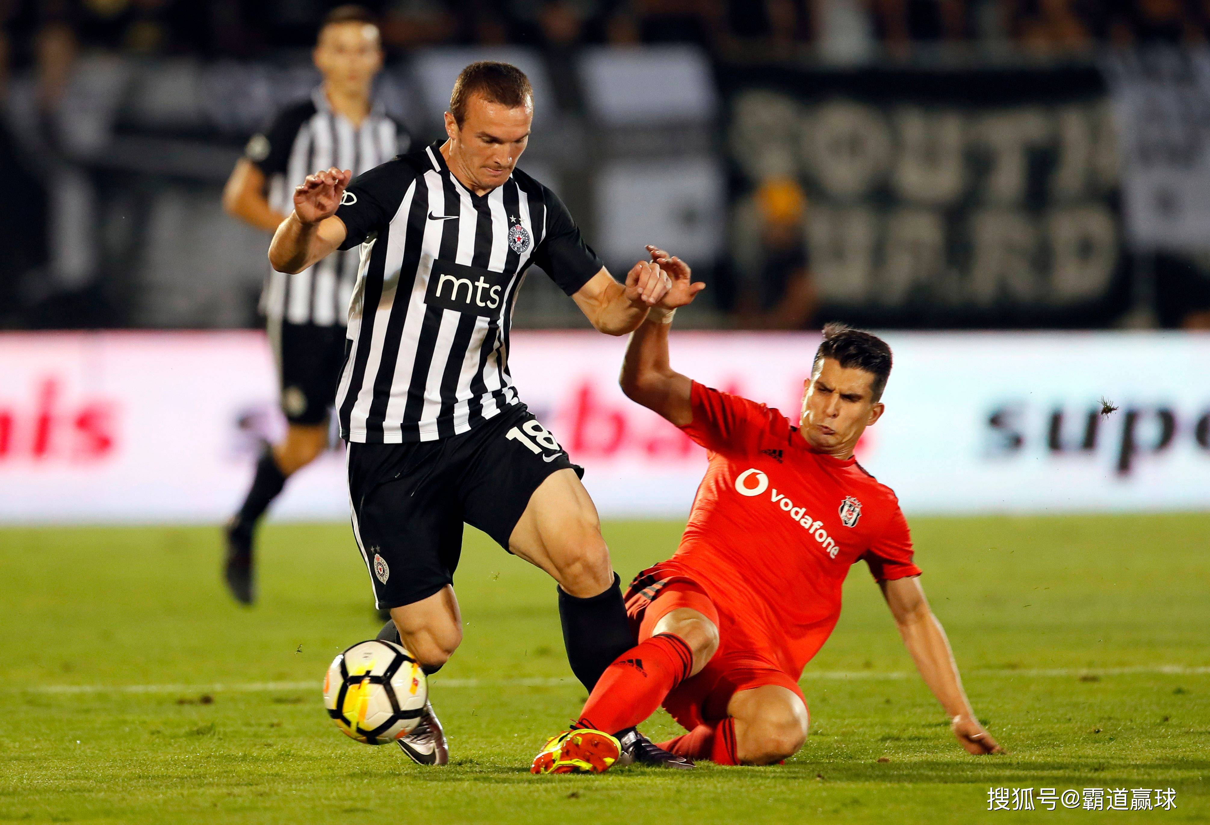 格拉纳达主场战平比利亚雷亚尔，暂居中游的简单介绍