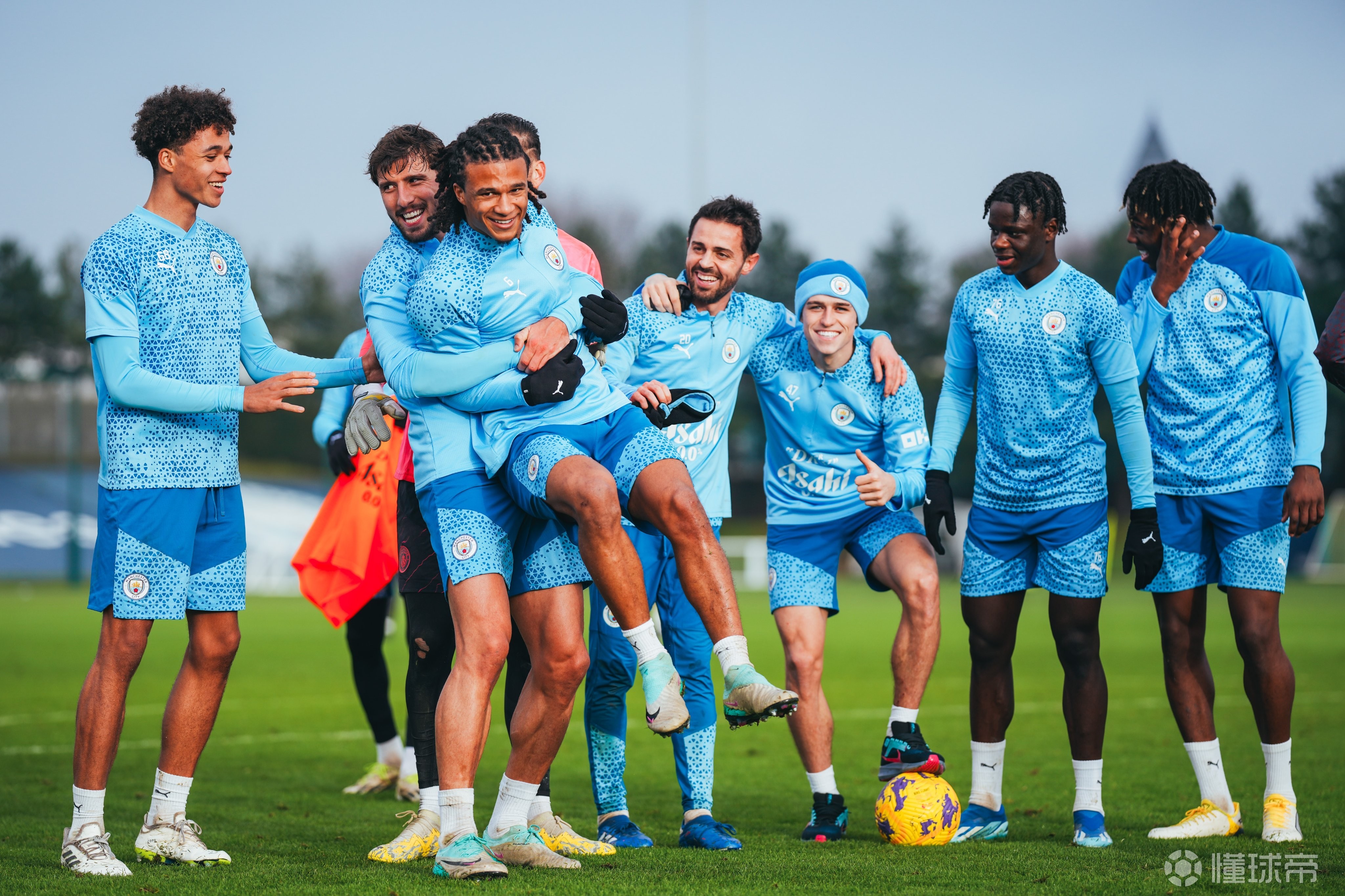 关于曼城夺冠在望，登上巅峰令人钦佩的信息