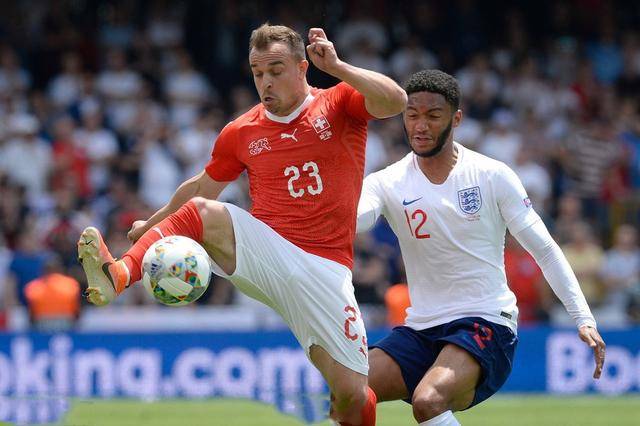 安普尔与英格兰大战，中场带球制胜