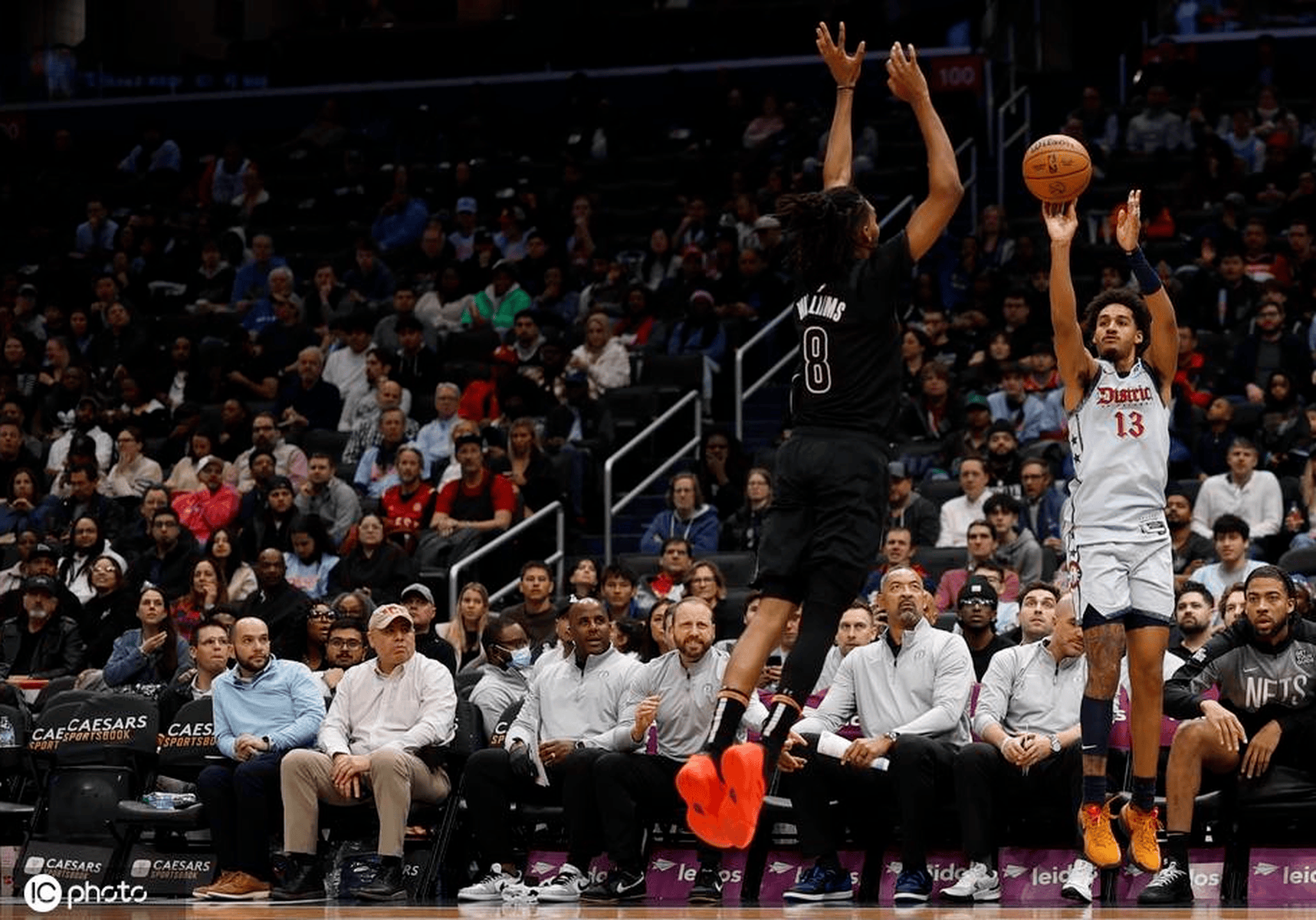 篮网后卫连续犯错，球队战绩直线下滑遭批评