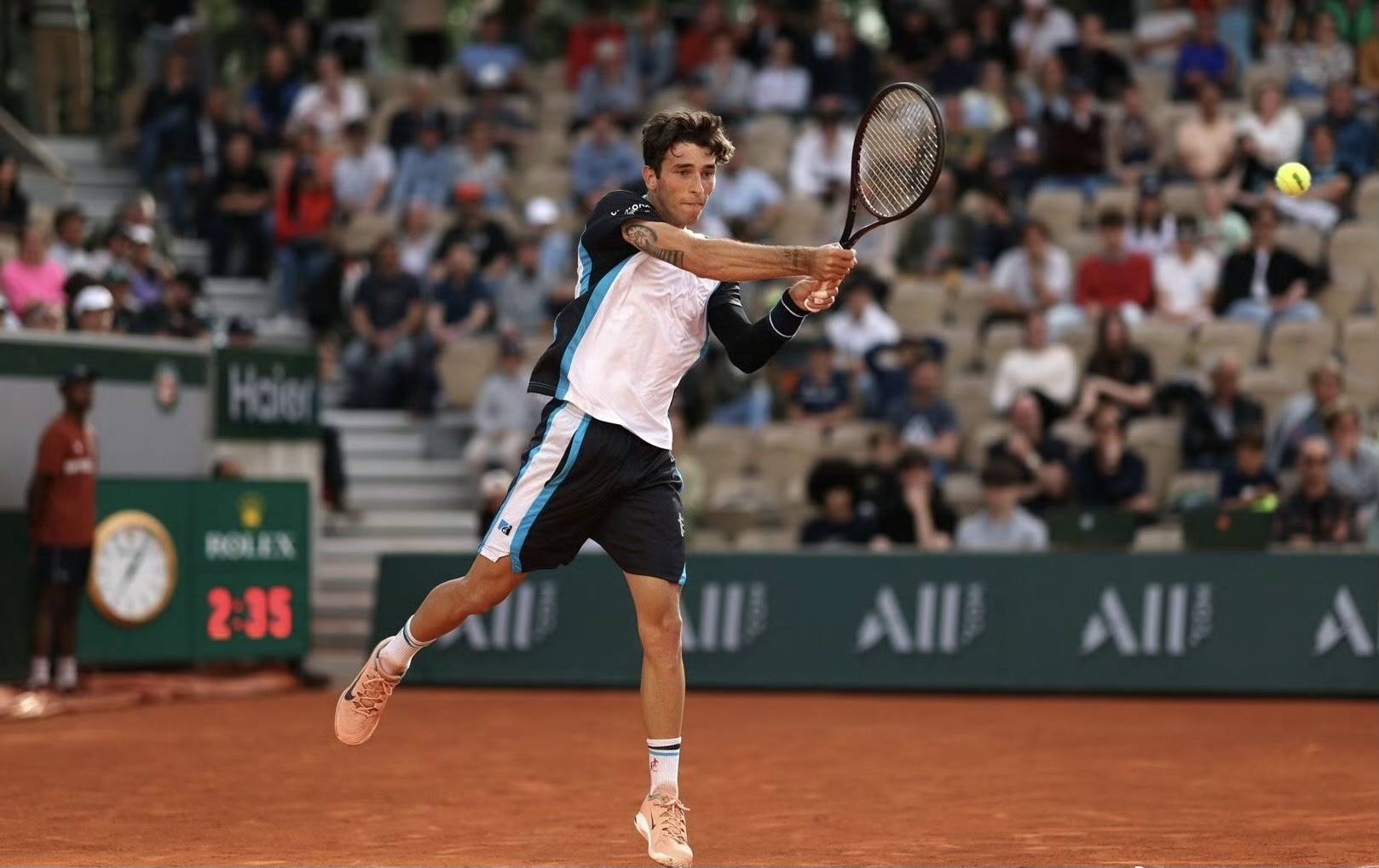 包含法国网球队翻盘德国网球队，西西帕斯绝境逆转的词条