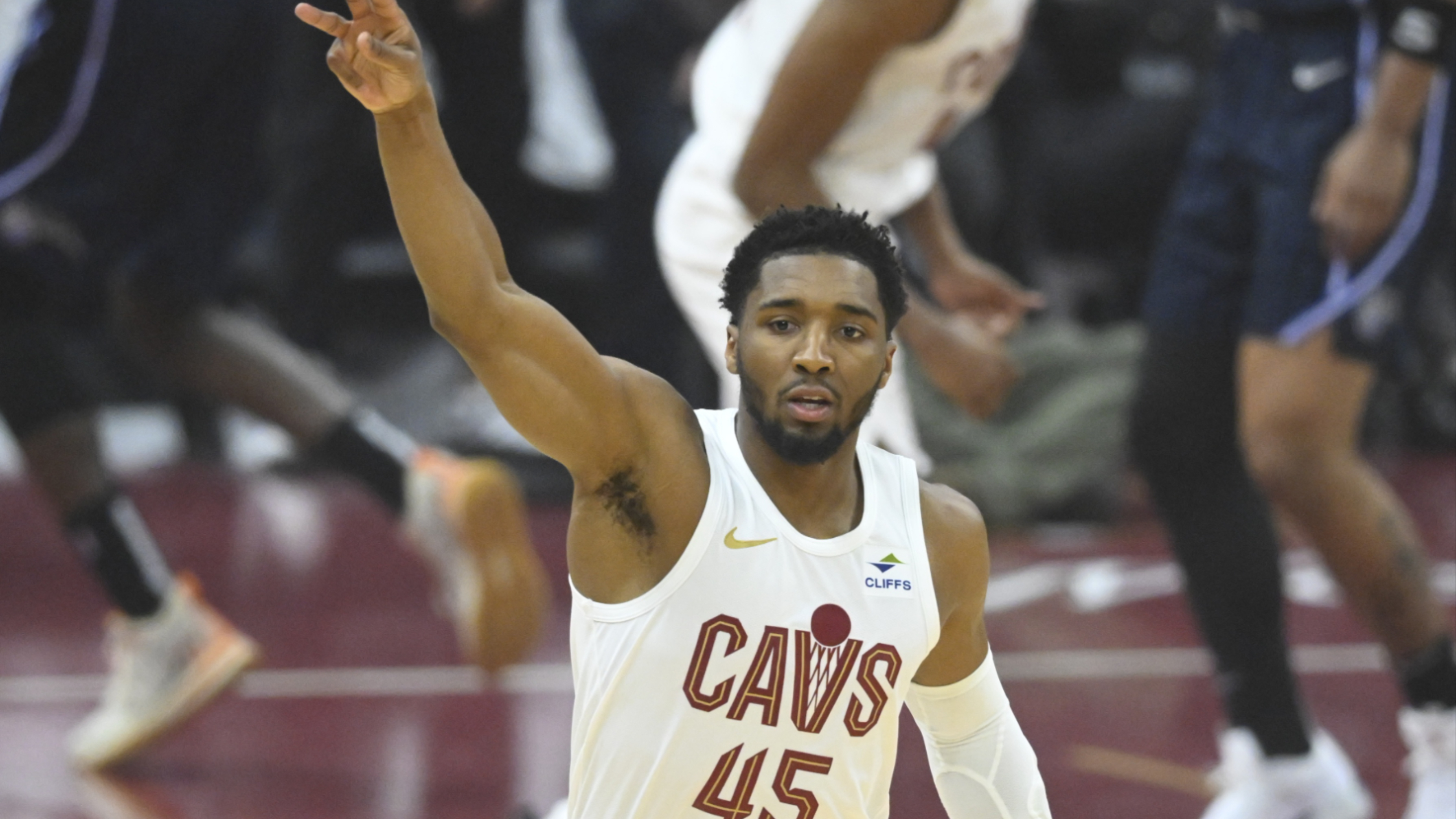 爵士战胜国王，米切尔状态火爆的简单介绍