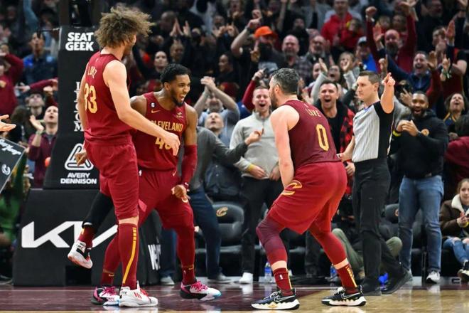 山西队逆转青岛队，米切尔统治全场的简单介绍