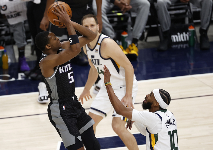 山西队逆转青岛队，米切尔统治全场的简单介绍