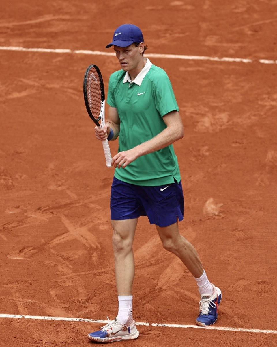 包含法网碾压年终总决赛，辛纳点燃赛场的词条