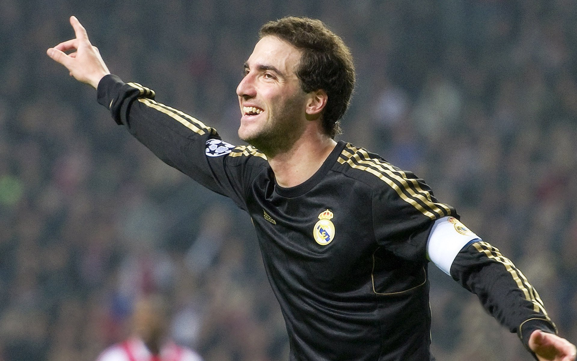 高地风暴席卷绿茵场，加维引领苏格兰正面击溃哥伦比亚的战术革命